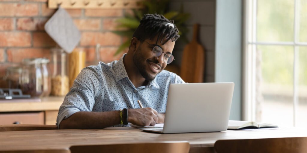 The Benefits of Working as a Remote Chat Moderator with Cloudworkers